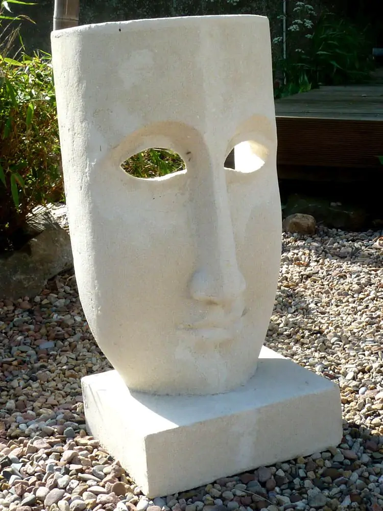  Product image 2 of the product “Mask on pedestal, cast stone ”